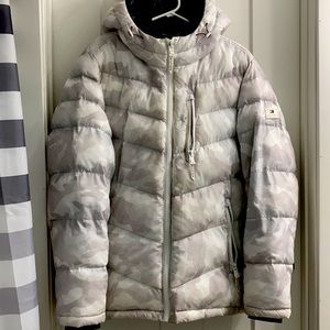 Tommy Hilfiger Men's Midweight Chevron Quilted Per